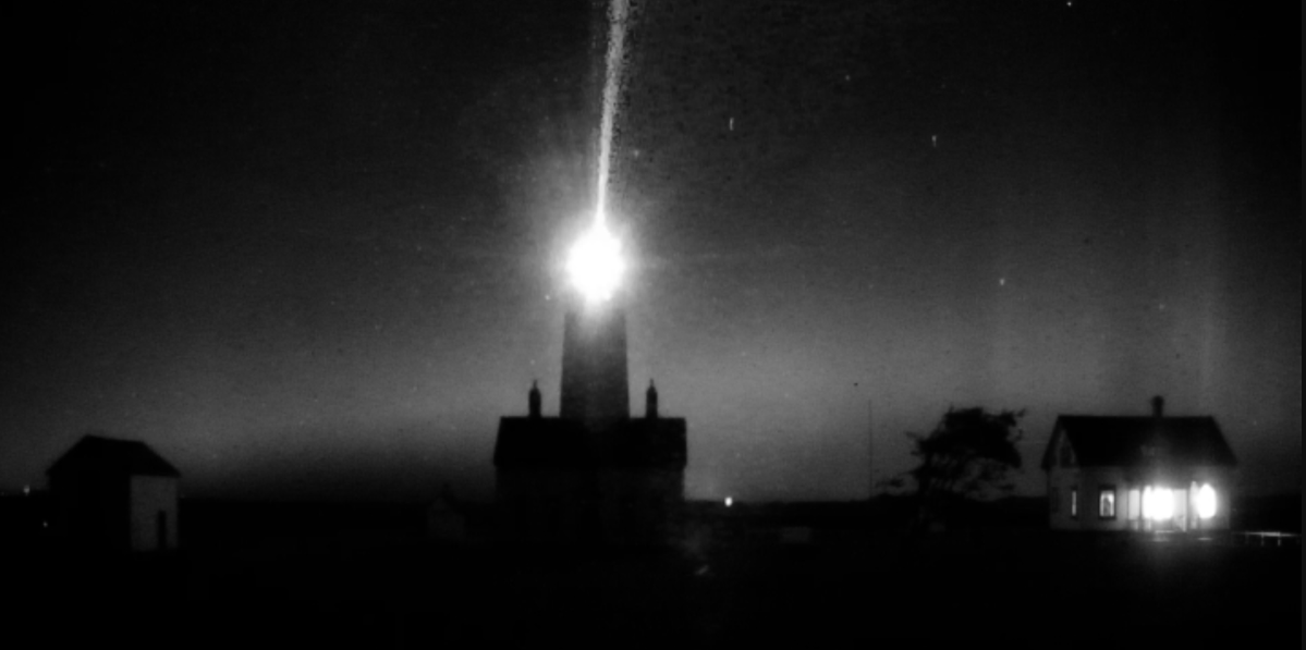 TimLong350's tweet photo. New Dungeness Lighthouse backlit by the #Aurora in black in white. Thankful for the clear sky's tonight! #wawx https://t.co/8vNSv1kPhl