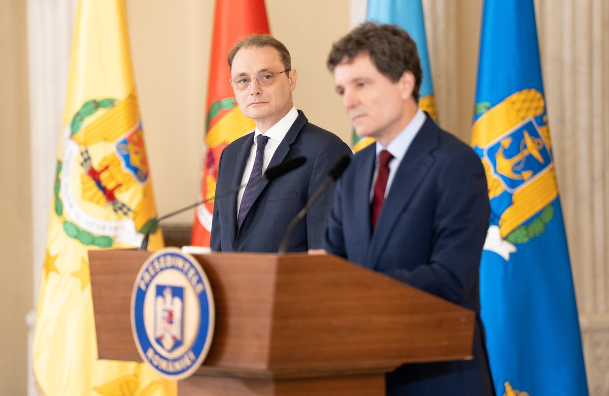 RRInternational's tweet photo. He has expressed optimism regarding negotiations with the parliamentary #parties with a view 2 securing a majority considered to be pro-#European. However, the leaders of the PSD & the PNL, on whom this majority depends, continue 2 exchange barbs over the current deadlock. (2/5) https://t.co/hnrm4ZZ21i