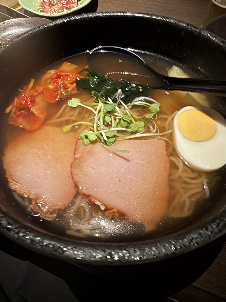 PONMAM2005's tweet photo. （大阪旅行1日目③）
昨夜は、滞在先のホテルから徒歩10分ちょっとの焼肉「肉匠六感」さんへ

落ち着いた素敵な店内で、お酒とお肉とビビンパと冷麺までモリモリ食べて大満足！
通常の焼肉のタレと柑橘系のお出汁みたいなタレもあってサッパリ食べれました！

https://t.co/jlVOLMpOzB https://t.co/0GJDDIx23D