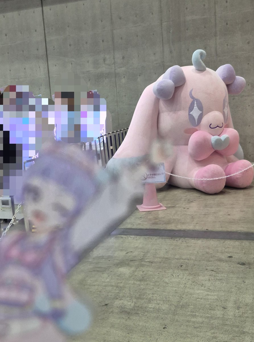 miuaHtrgT's tweet photo. \           あそこになんかいるわよ         / https://t.co/WXLZ029uXm