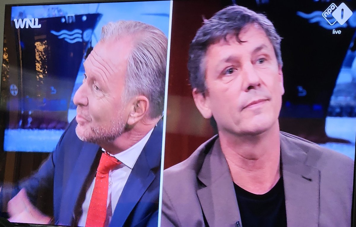 john_witkamp's tweet photo. De al totaal absurde #stikstof hoax gaan we aanpakken met konijnen en aanpak Japanse Duizendknoop en wandelaars uit de duinen te jagen om de Rotterdamse haven van het slot te halen.

Zelf de makers van Monty Python hadden dit soort totale BS niet kunnen verzinnen.

En Jacco Vonhof, inmiddels geïntroduceerd in de "banencarousel" meesmuild lekker mee. 🤧
#tranentrekkend 
#wnlopzondag
#wnl