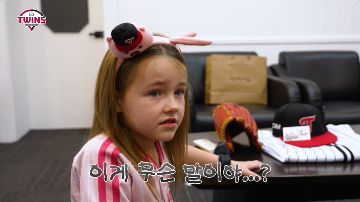 LEBG_8's tweet photo. 어떡해........ 루피 최애라서 루피 유니폼 까지 입었는데 없다해서 완전 실망한 공주님................ https://t.co/aCXGtPCuSA