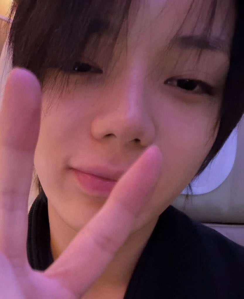 arshaville's tweet photo. mukanya bener2 menggambarkan panggilan “mbul, mbuy, ndul, dudul, ntik, meng” trus kata “mblep, mblenyek, menal menul, kinyis kinyis, mochi tobeli nyoy nyoy” dan “kwon mozzarella orori aurora princess” kayak emang udah ditakdirkan buat ohyul🫠 https://t.co/5nnEQXEu4T