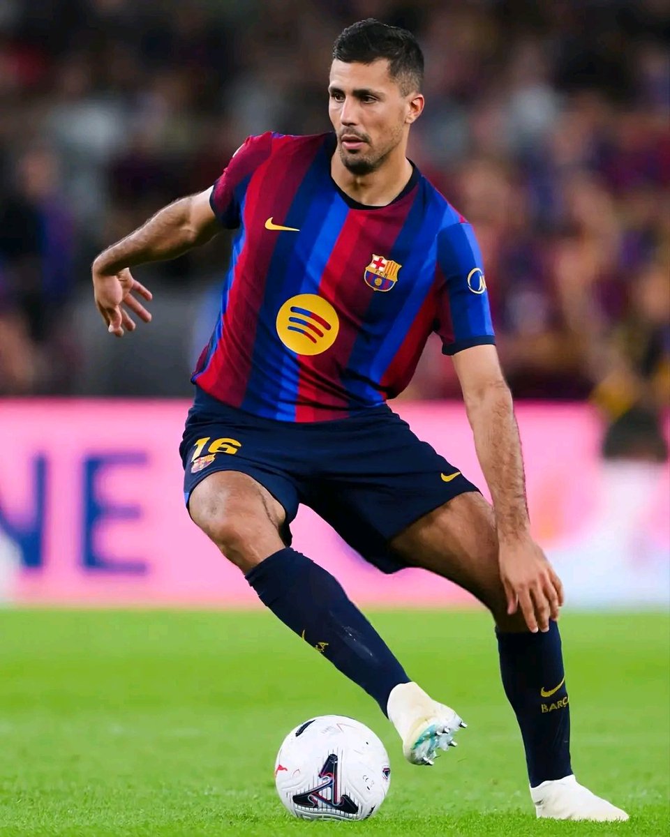 lawal0482's tweet photo. 📊RODRI’S HUGE PERFORMANCE vs. Getafe! 👇

🎯 121 successful passes out of 126 (96%)
⚽ 139 touches
📏 10 successful long passes out of 11
💡 2 key passes
🔄 7 balls recovered
💪 7 duels won out of 9
🧼 0 fouls committed

THE MIDFIELD BOSS. 💙❤️ https://t.co/PtIt6qbofQ