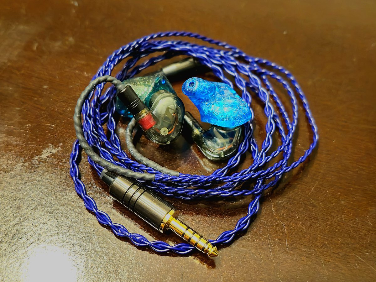 KyoyaKizuki's tweet photo. やっぱりバランスケーブルにした方が音の密度、迫力、明瞭度などなど数段上がってええなぁ~
使える機器揃える必要があるのがネックやけど...
#ゼンハイザー
#SENNHEISER
#ie400pro
#eイヤホン https://t.co/W0MtQwMHfw