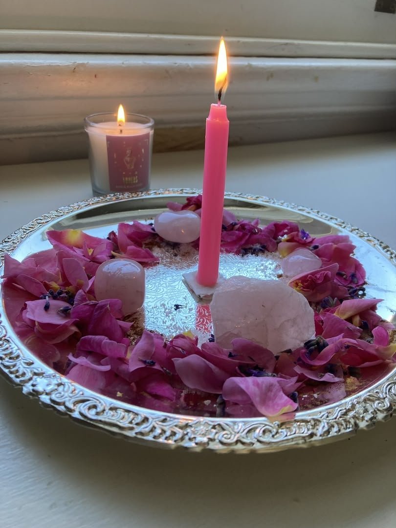 AriDivineRoots's tweet photo. 💗 Soft Pink Love Ritual 💗
Pink candle surrounded by rose petals, rose quartz &amp; pure intention
Working gently for attraction, self-love &amp; heart healing
Custom love spells available now
DM to book yours ✨💕 https://t.co/WjyjtK7OgR