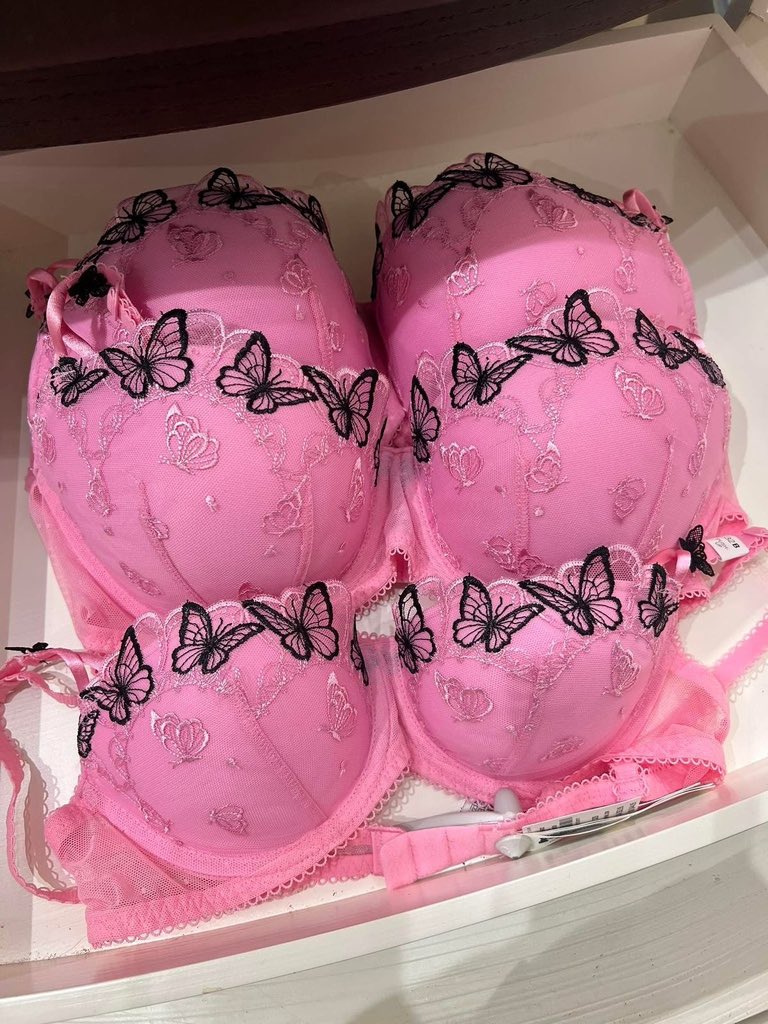limitlesseera's tweet photo. Pink bra
Black butterfly 🦋 https://t.co/QzoCOUbmiG