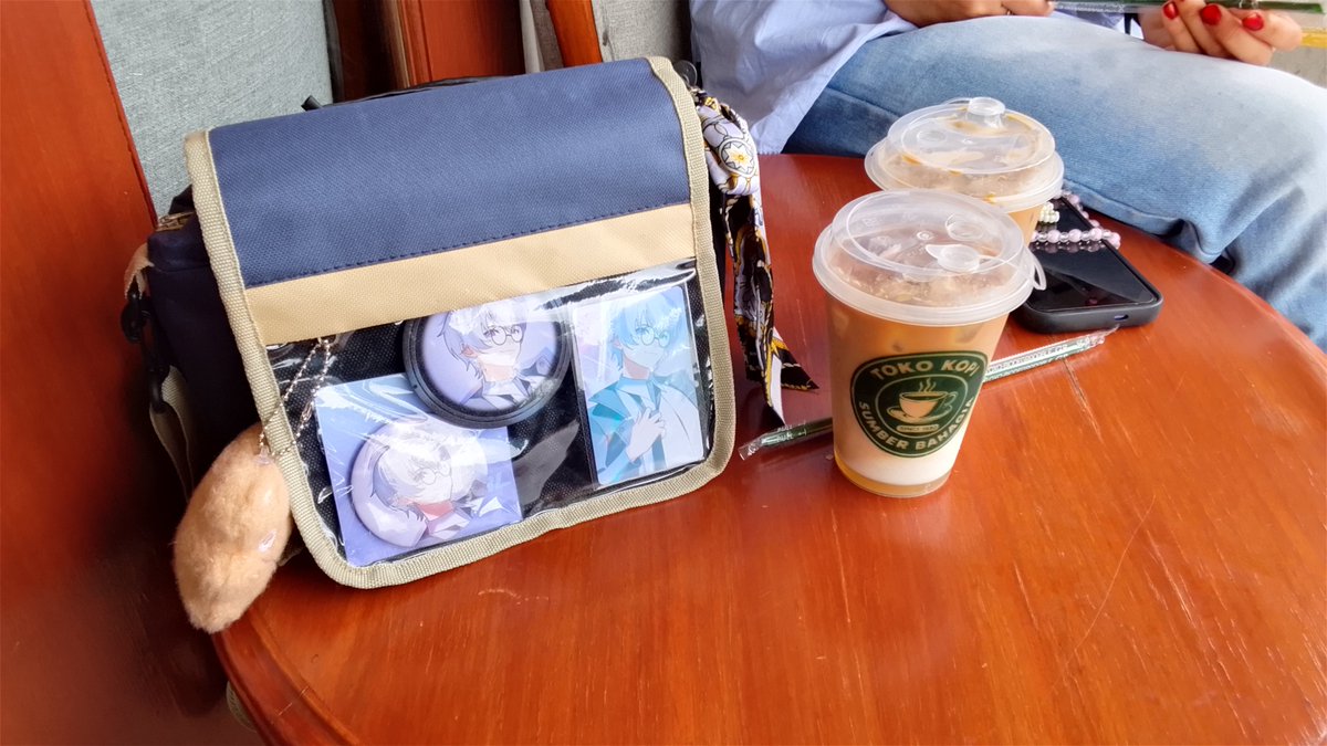 olvy3003's tweet photo. Melakukan kegiatan dewasa🥺.
Minum kopi(bukan minum kopi tapi caramel latte)
#papuni
#yoArchive https://t.co/sYgwAuXljS