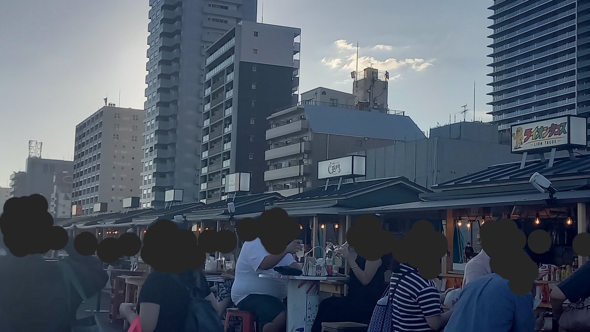 juso_yodogawa_g's tweet photo. ①ミナモ十三
朝からビール瓶の当たる高音、焼き物の煙の臭い、酔い客の騒ぐ声、キャハハハハと笑う甲高い声、いらっしゃいませーの客寄せ声、真夜中でもミナモ十三帰り客が住宅街で大声出しながら騒ぐのです…それが毎日毎日続く→
#大阪
#大阪市淀川区
#ミナモ十三
#迷惑行為
#地域住民の犠牲と我慢 https://t.co/pXawf7LQP8