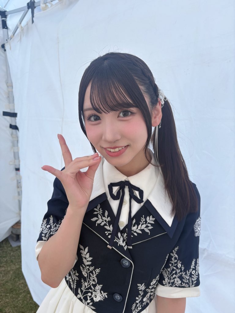 katase_manaka's tweet photo. 5thリリースイベント最終日✧︎*。

快晴だったね☀️

初めて16名楽曲をいただけたシングルで、毎回嬉しかったな😽
会いに来てくれた方も、パワー届けてくれた方もありがとう！！

かっこいいも可愛いも、これからも色んな片瀬をみてもらえるように頑張る❤️‍🔥 #RainTree https://t.co/TZOatHRdhr