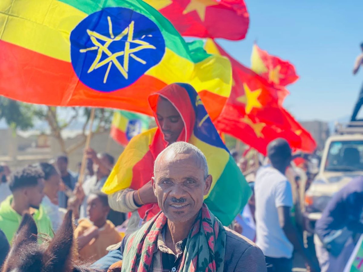 EthiopianNewsA's tweet photo. 🇪🇹  Adigudem Residents in #Tigray region of #Ethiopia Rally Against TPLF, Back Federal Government

Residents of Adigudem town in Tigray region's Southeastern Zone took to the streets to condemn the TPLF group and express support for the Federal Government of Ethiopia. https://t.co/Vmi4Y3HuSV