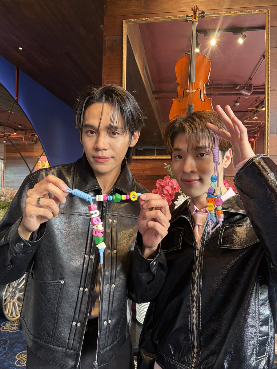 SummerVibeTH's tweet photo. ว้าววววผลงานสุดน่ารักของเงินและโอ๊ต

เป็นยังไงกันบ้างคะะ โซคิ้วท์เหมือนทั้งคู่มั้ยย
(วงเขียว) น่ารักมุ้กก🥰💗

GLOWING WITH NGERN OAT
#AmyjaneXNgernOat https://t.co/jVYweU3cjX