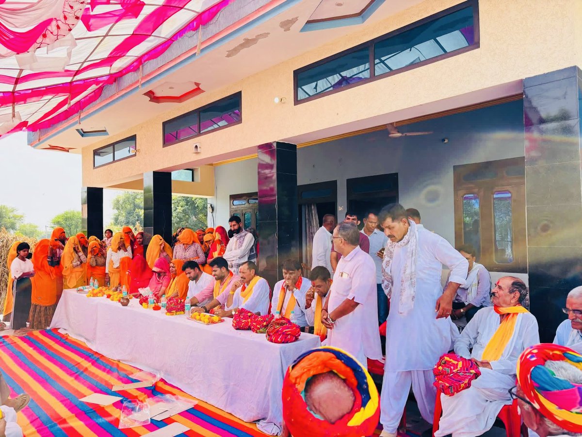 AwanaGajendra's tweet photo. आज ग्राम पाड़ली कला में श्री गिर्राज पटेल जी, श्री कजोड़ पटेल जी, श्री गोविन्दसहाय जी पटेल श्री उम्मेद सिंह जी थानेदार की ओर से आयोजित स्वागत एवं सम्मान समारोह में सम्मिलित होने का अवसर मिला।

इस अवसर पर दौसा सभापति श्रीमती रेखा गुर्जर जी बांदीकुई सभापति श्रीमती विनोद देवी जी,श्री महाराज सिंह भांकरोटा जी श्री रतन पटेल जी प्रदेश महासचिव भाई @KartarGurjarIYC जी श्रीमान कमल गुरु जी एवं सभी गणमान्यजन उपस्थित रहे।
सभी के स्नेह, सम्मान और आत्मीय स्वागत के लिए हृदय से आभार।