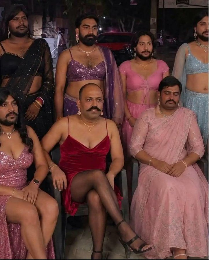 KesarKudi's tweet photo. Pinki Hai Paise Walo Ki! 🫠 https://t.co/6zw9avo9Hv