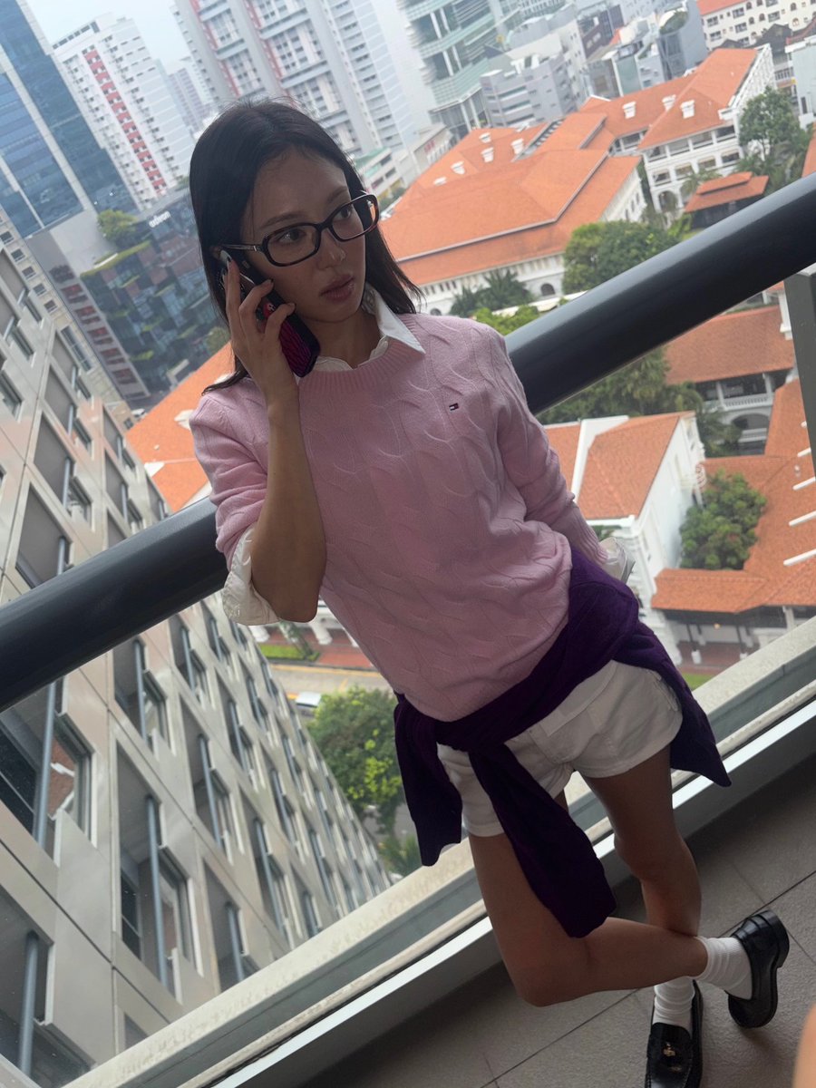 HYOYEON_Updates's tweet photo. [INSTAGRAM] hyoyeon_x_x: Singapore 

https://t.co/Yz88QJAZRp https://t.co/lCBMmXoLc6