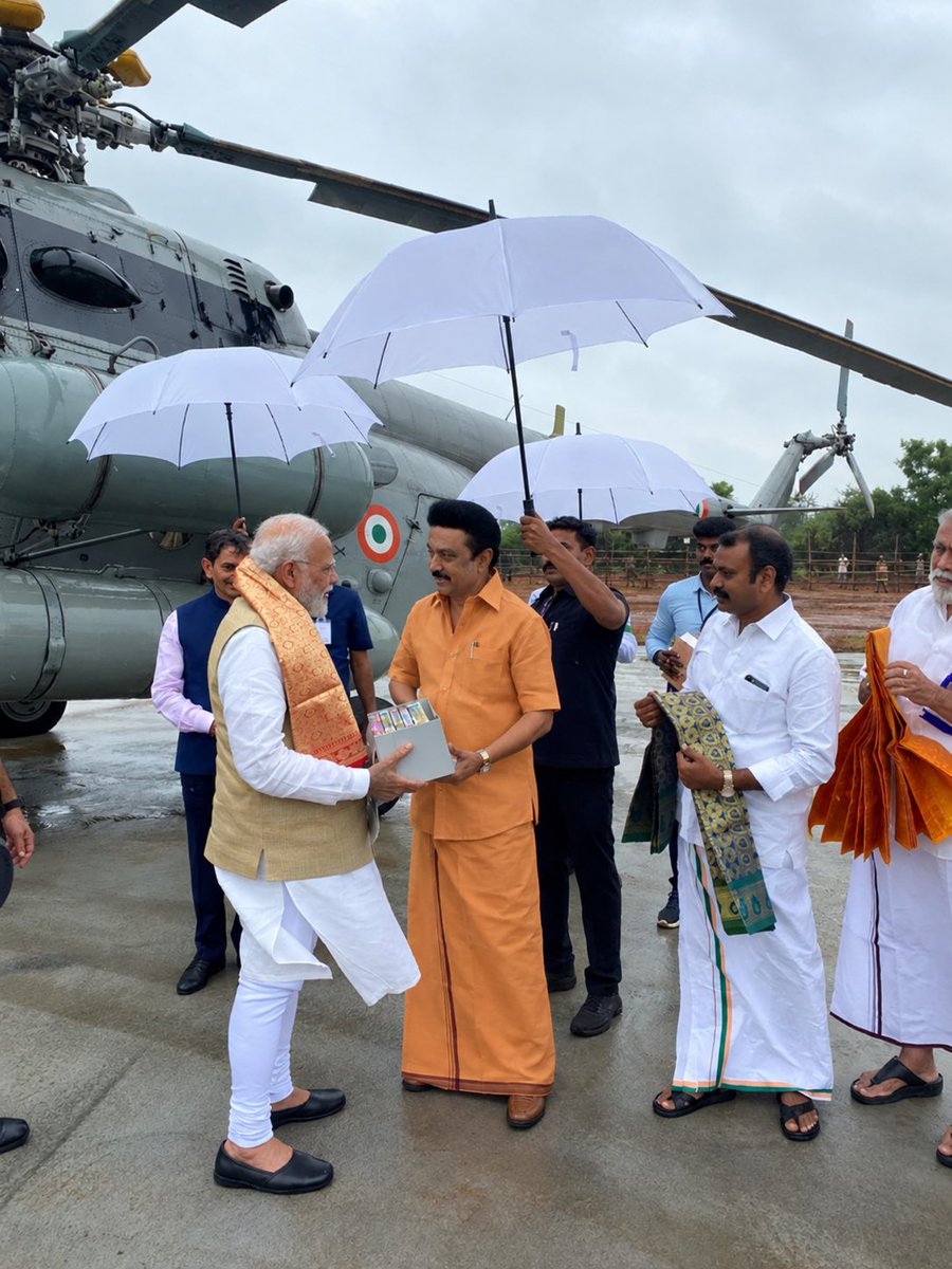 saijegadheeshh's tweet photo. Kavviddu odu @DMKWomensWing ! 

இந்த மாதிரி ஏ ஐ போட்டோ எடிட் பண்ணி போட்டா எதிர்வினை மிகக் கடுமையாக இருக்கும் என்பதை தெரிவித்துக் கொண்டு https://t.co/owXqn4L6L8