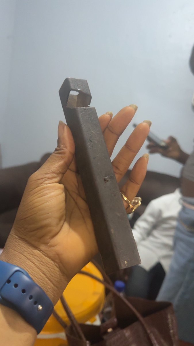 Mrbhadoosky's tweet photo. Gen Alpha will think this is a broken burglary part 🌚 https://t.co/PshOKtMsep