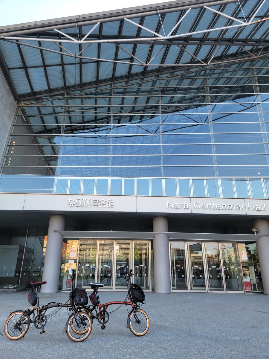 uniiiui's tweet photo. せっかく奈良に行ったので、寄ってみました。
なら100年会館！ 
流石に、1783は居ませんでした😂
今日行けばよかったなぁ〜

久しぶりのポタリング🚲
奈良の街を金木犀の香りを感じながら、楽しんできました🚲
金木犀の香り感じる、この季節が1番好きだわ😊

#ブロンプトン https://t.co/fkMXkLRPLd