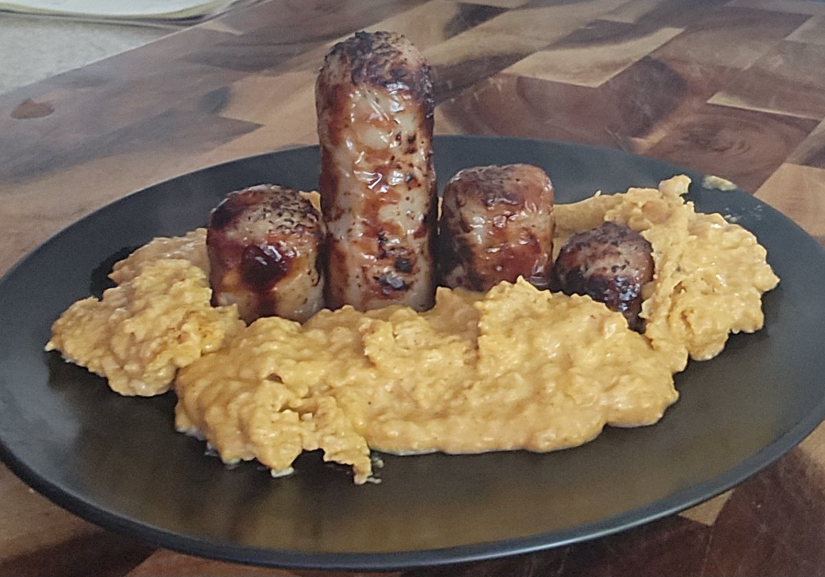Rishistaxreturn's tweet photo. #shamelesslikefarming for #sunDave😁
Sausage scramble. But can you guess the sauce/mustard combo? 👍🚜🥰 https://t.co/KWIF0i54yJ