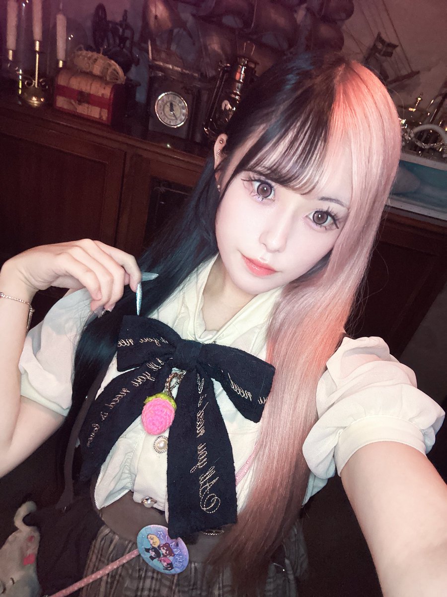 amu_dennou's tweet photo. あむオンライン🍓

今日お姉さんの日〜！🎀

らすとまでいるよん https://t.co/P5uueZB6Ec