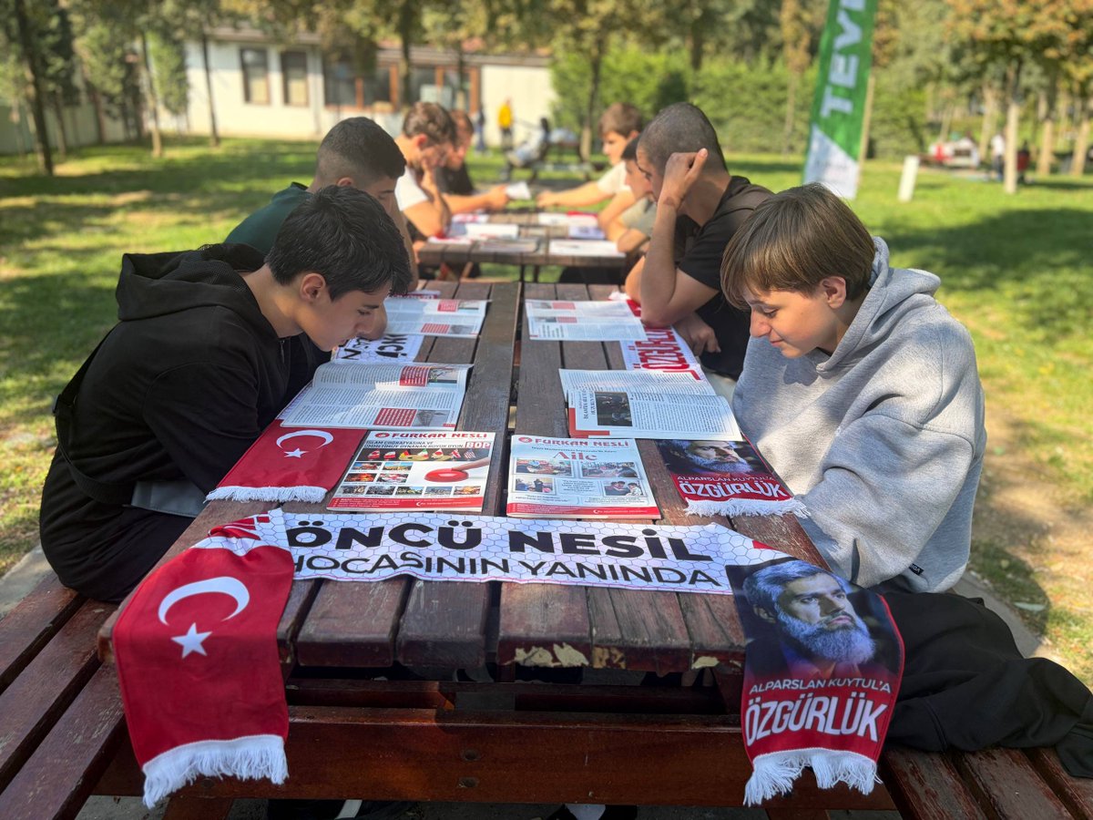 furkan_histnbl's tweet photo. Furkan Hareketi İstanbul olarak Alparslan Kuytul Hocaefendi, Semra Kuytul Hocahanım ve içeride bulunan kardeşlerimizin özgürlüğüne kavuşması için kitap okuma programımızı yaptık.

#HocamlaOkuyorum https://t.co/8CmPc1qGmM