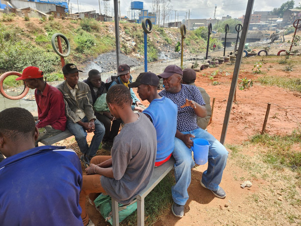MathareSJustice's tweet photo. Week 3 of our Friday community engagements  explored addiction and its underlying realities. For some people experiencing homelessness, alcohol becomes a “blanket” against the cold and harsh street conditions. We must address both addiction and the circumstances that fuel it. https://t.co/gBS8j9uMsD
