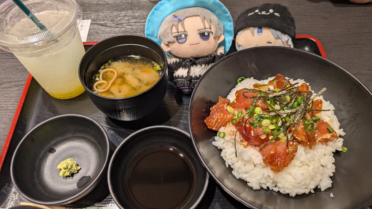 sazankasaniwa's tweet photo. 水族館にちょっくら行ってきました。
(with切長コンビ)

あとご飯食べた。 https://t.co/lTd7rPYGtm