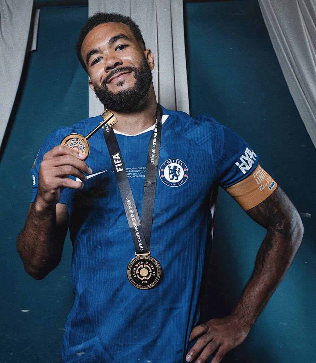 Oguejiofor39514's tweet photo. Am beginning to get worried about Reece James role in This Chelsea team.

Yesterday, they team looked class without him on the pitch and right now am doubting his starting spot under Xabi Alonso.

With the partnership of Caicedo and Henderson yesterday, I don't see Xabi Alonso dropping any of them for James to play in the middle.

Also the Wingback role is suited More for Palestra, Gusto and Neto which simply means that Reece James can't displace them in that position.

Also the RCB role was played by Acheampong who have been a revelation to the team so far and Reece James won't also bench him.

It seems Reece James have lost his position in this Chelsea team and selling him Will be good for everyone.