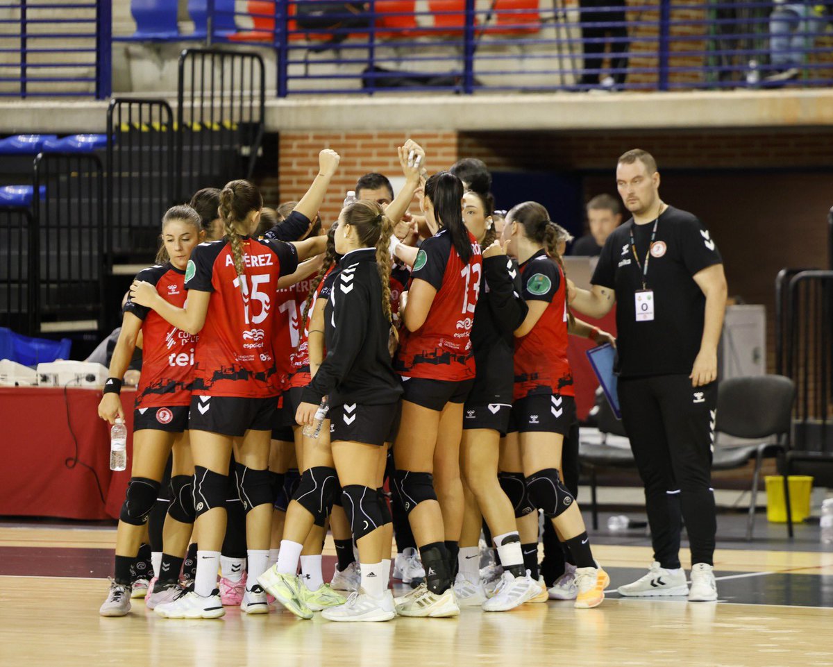 IberdrolaDHF's tweet photo. 🟢 Sufrida victoria del @BMSportingLR en casa ante @BMMorvedre. ¡Ahí van las mejores imágenes del encuentro!
🆚 @BMSportingLR 2⃣4⃣-2⃣1⃣ @BMMorvedre
❗️ ¡Disfrutadlas!
📸 @BMSportingLR
#⃣ #Balonmano #SheLovesHandball https://t.co/kbo5M1a0NH
