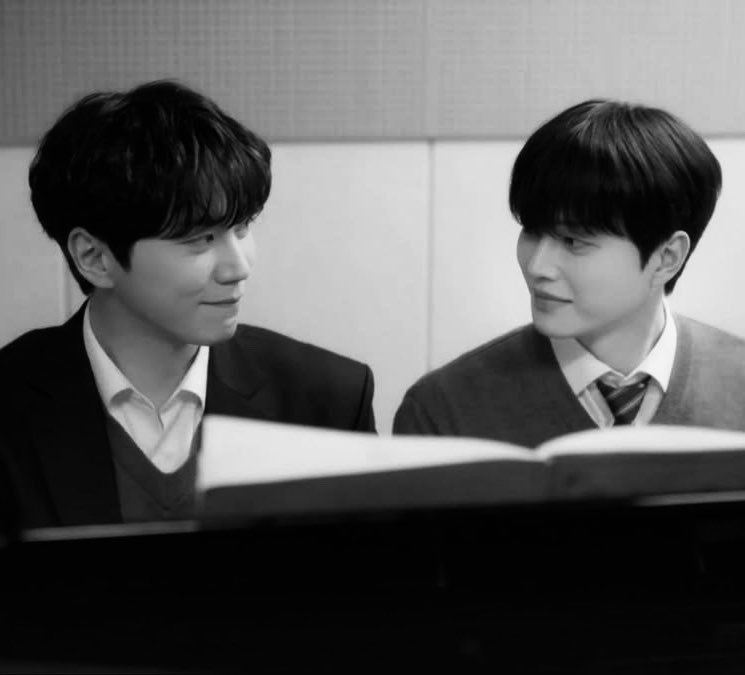 opehqq's tweet photo. 2009                                                           2016 https://t.co/3n0sCQaFkk