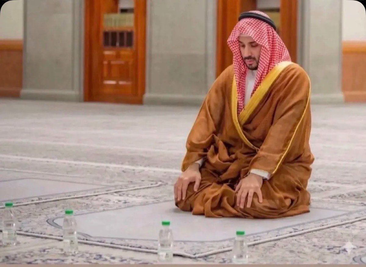 ASNA_20's tweet photo. اللهم إنا نشهدك على حبه، وحب من يحبه، والولاء له ما حيينا، ونشهدك أننا نفديه ونفدي وطننا بأرواحنا وأبنائنا وكل ما نملك. اللهم كن له عونًا ونصيرا، واحفظه واحفظ به وطننا، وانصره على من عاداه، وارفع رايته، وزده عزا وتمكينا. 🇸🇦 https://t.co/pRvbFduxai