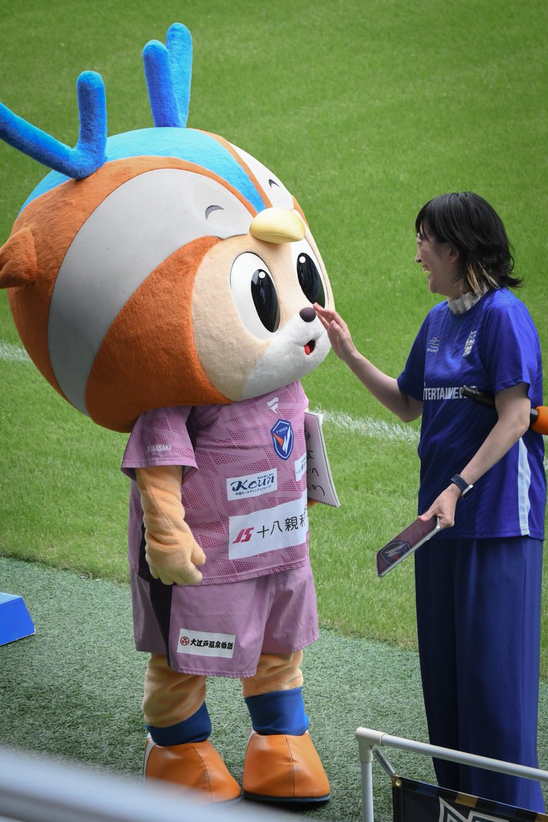 Shitoyafoot's tweet photo. ふーちゃんに、鼻をもぞもぞされてくすぐったかったみたい…笑 #ヴィヴィくん https://t.co/sFuZJNxjsQ