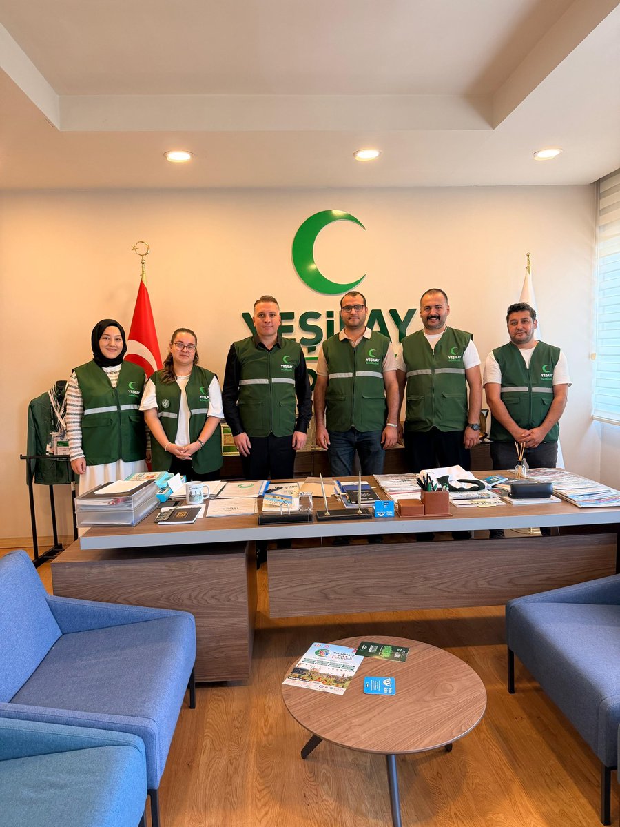 CemTutsoy's tweet photo. 📍 Yeşilay Bağımsız Aile Festivali

Yeşilay Adana Şube Başkanı Dr. Yunus Emre Yıldırım’ı ziyaret ederek, 18 Ekim Pazar günü Merkez Park’ta düzenlenecek olan “Yeşilay Bağımsız Aile Festivali” kapsamında istişarelerde bulunup programın koordinasyonuna ilişkin fikir alışverişi yaptık.

Nazik ev sahipliği ve misafirperverliklerinden dolayı Yeşilay Adana Şube Başkanımıza teşekkür ederiz.