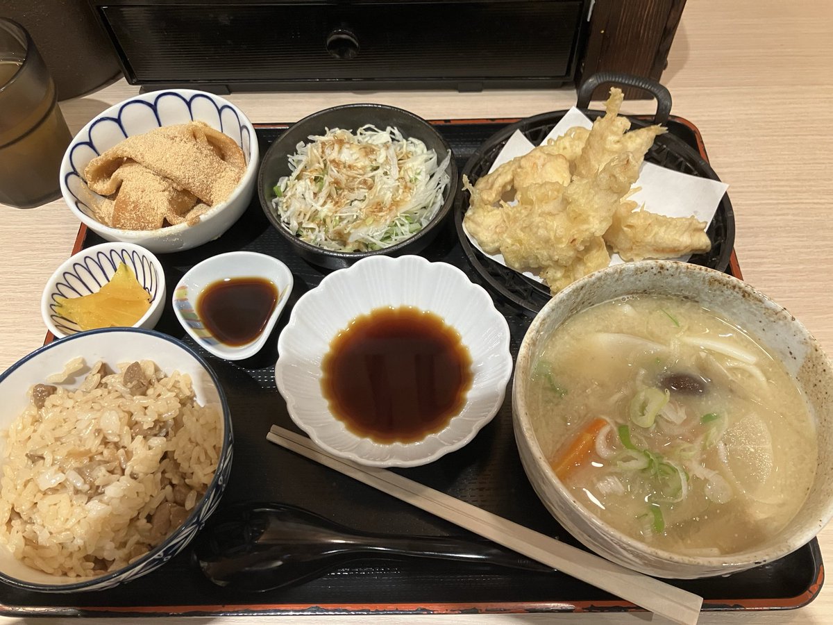Ryotation's tweet photo. 昨日と今日は大分で高校バスケでした🏀
今日は地元の柳ヶ浦高校が福岡大大濠高校を迎えて対戦！

個人的にも久々の大分、
大分空港に来たのは初めてでした✈️ https://t.co/9MeypRlouP