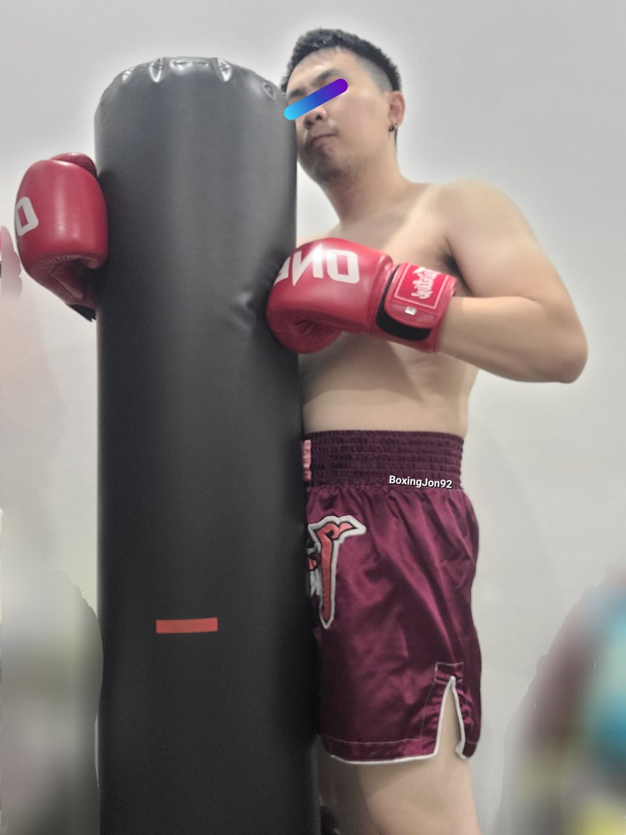 BoxingJon92's tweet photo. Sunday light workout 🥊🥊 
F* the bag 😏 https://t.co/lC0oly4frc