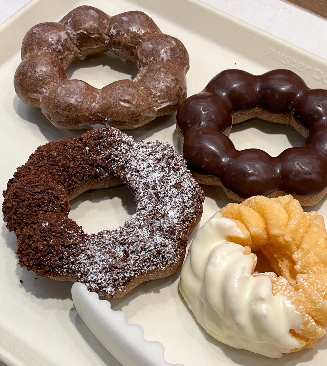 mrmrj67's tweet photo. 大好きなポンデショコラいただきます( ◠‿◠ )🍩 https://t.co/b8h8HwdQNe