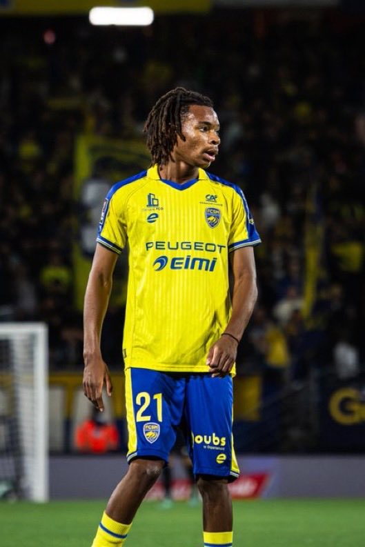 MonsieurBernaps's tweet photo. Bakary Diawara 🇲🇱🇪🇸 (17) représenté par Mohamed Sissoko 🇲🇱 ex international malien en vidéo avec les jeunes du @FCSM_officiel ( annexe ) 

Bakary fait partie des jeunes joueurs titulaires à 17 ans en @Ligue2BKT 

En comparaison vous avez observés l’entrée de Seydou Dembélé un peu plus vieux … une statistique loin d’être anodine. 

Bakary permet au bloc de conserver le ballon ✅ Première touche très efficace ✅ techniquement très propre ✅ Polyvalent ✅ 

Note 🇲🇱 By Bernaps : 

Selon mes analyses et mon avis : profil qui pourrait correspondre U23✅‼️ 

Bernaps🫡