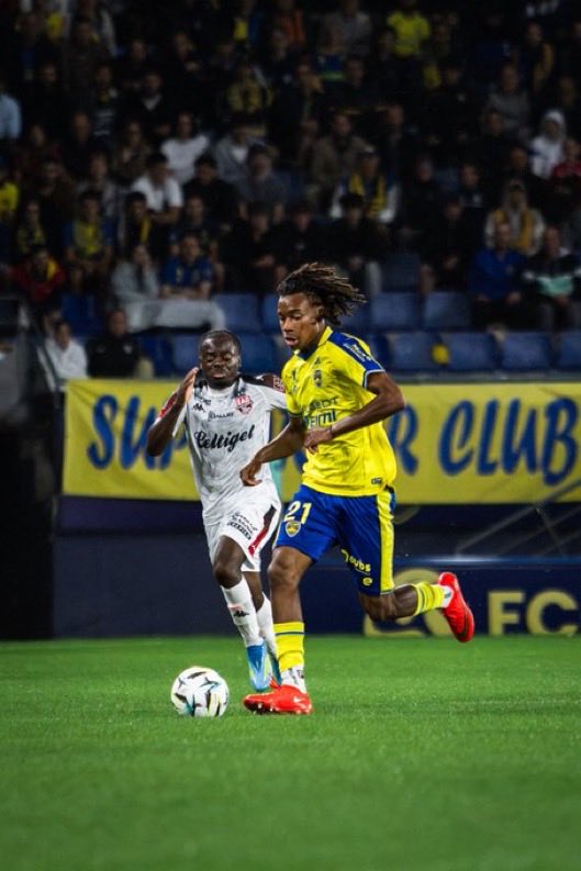 MonsieurBernaps's tweet photo. Bakary Diawara 🇲🇱🇪🇸 (17) représenté par Mohamed Sissoko 🇲🇱 ex international malien en vidéo avec les jeunes du @FCSM_officiel ( annexe ) 

Bakary fait partie des jeunes joueurs titulaires à 17 ans en @Ligue2BKT 

En comparaison vous avez observés l’entrée de Seydou Dembélé un peu plus vieux … une statistique loin d’être anodine. 

Bakary permet au bloc de conserver le ballon ✅ Première touche très efficace ✅ techniquement très propre ✅ Polyvalent ✅ 

Note 🇲🇱 By Bernaps : 

Selon mes analyses et mon avis : profil qui pourrait correspondre U23✅‼️ 

Bernaps🫡