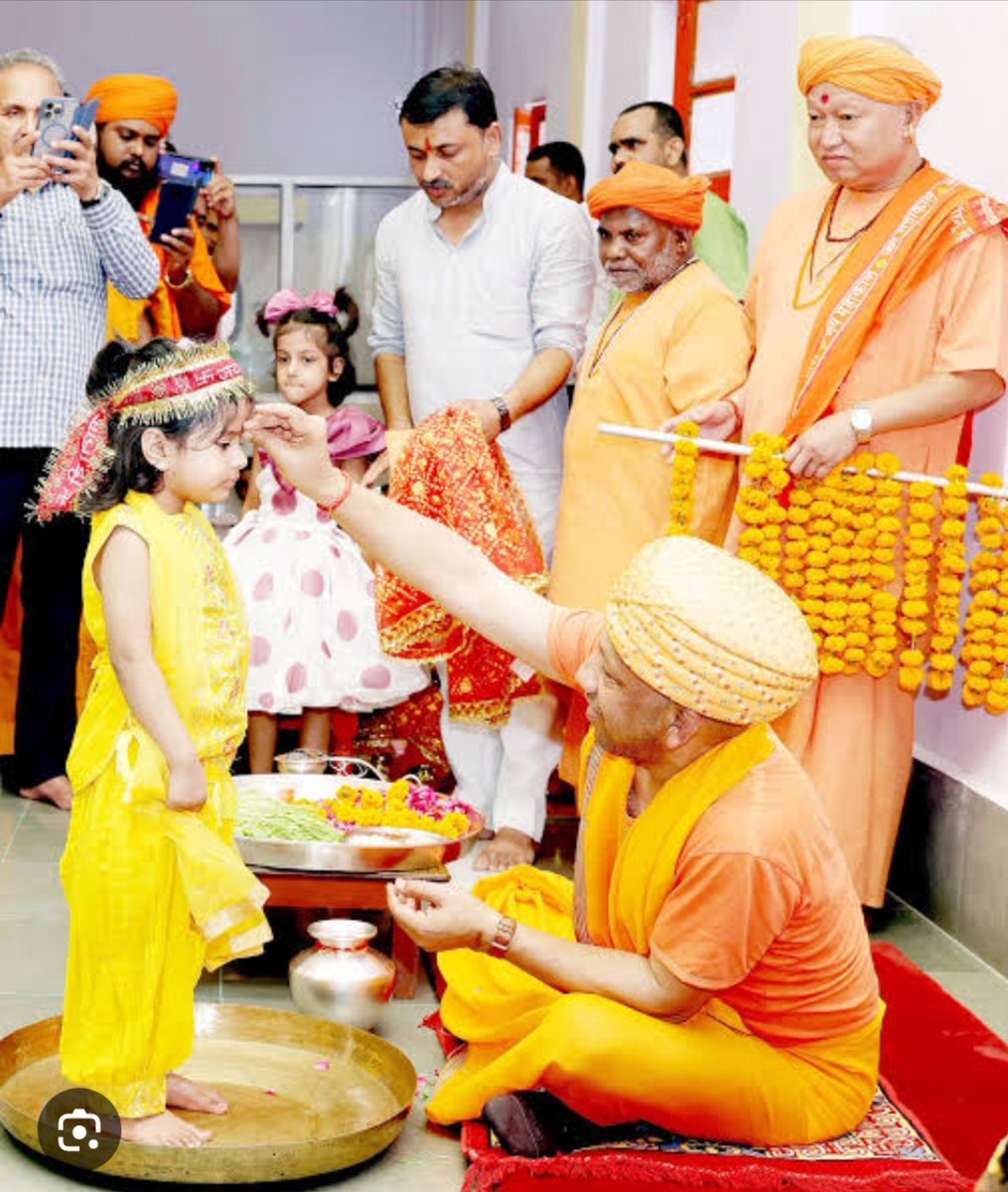 Ayushihihaha's tweet photo. Your Culture                            Navratri Culture https://t.co/UAybEs7mZL
