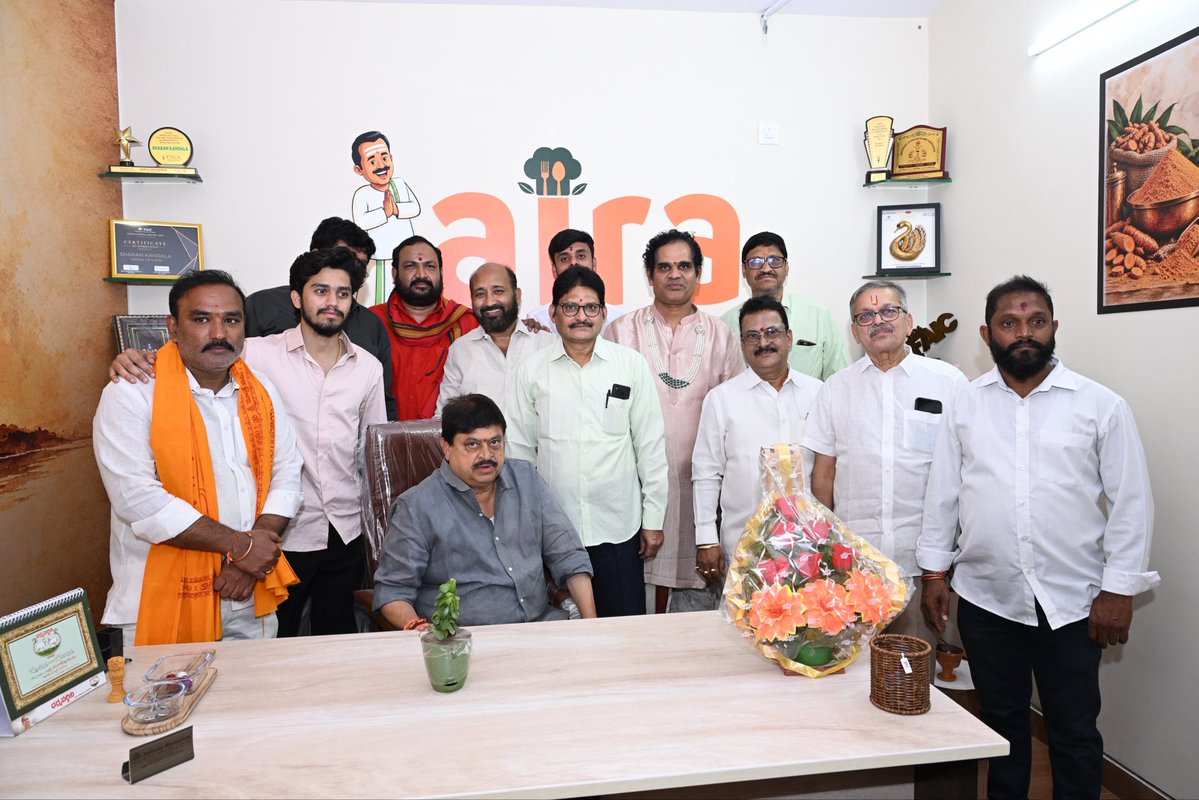 N_RamchanderRao's tweet photo. ఈరోజు మల్కాజిగిరి, నేరేడ్‌మెట్‌లో ఐరా ప్రీమియం క్యాటరర్స్, శరణ్ కందాల ముద్దపప్పు బ్రాహ్మణ ఫుడ్ నూతన కిచెన్‌ను ప్రారంభించడం ఆనందంగా ఉంది.

ఈ శుభసందర్భంగా నిర్వాహక బృందానికి హృదయపూర్వక అభినందనలు తెలియజేస్తూ, వారి వ్యాపారం దినదినాభివృద్ధి చెందాలని, మరిన్ని విజయాలు సాధించాలని ఆకాంక్షిస్తున్నాను.