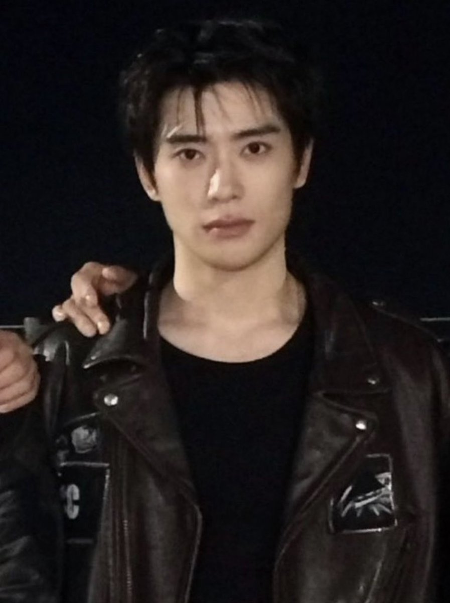 junqjaee's tweet photo. Jae with black outfit. https://t.co/bvp6OkkNpA