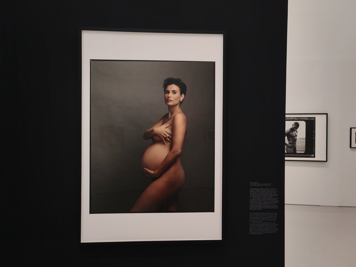 thomasdesrochs's tweet photo. Demi Moore exposée à la Bourse du Commerce dans une photo d'Annie Leibovitz (1991) https://t.co/I28or3yogR