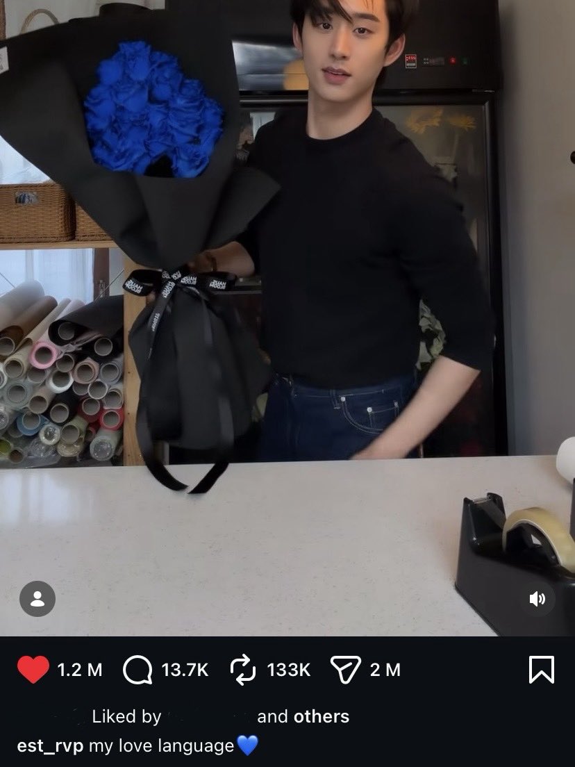 wesandheart's tweet photo. moth hates valentine's day and flowers but in another universe, there is someone named est https://t.co/FXNi93si9c