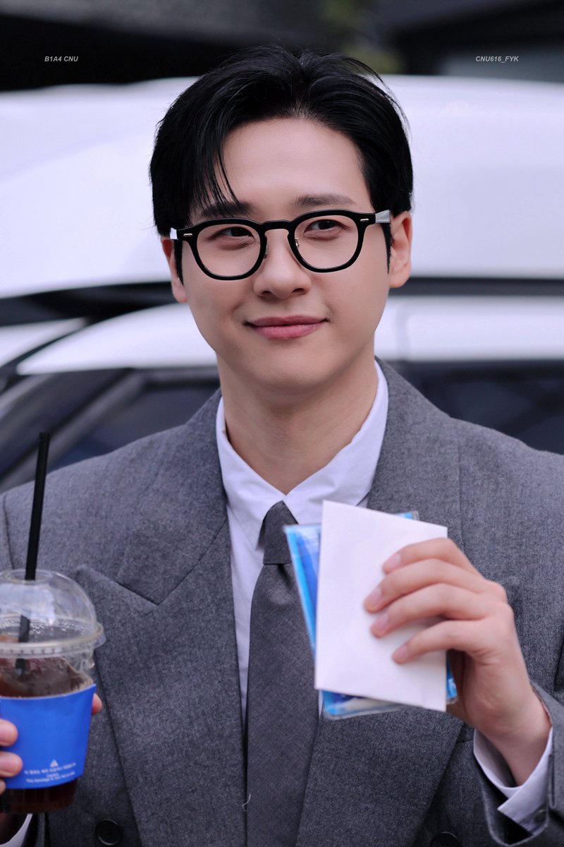 CNU616_FYK's tweet photo. 261011 네모즈 팬싸 퇴근
@CNU_official #CNU #신우 #REAL #IBL https://t.co/ZCuP41CLmg