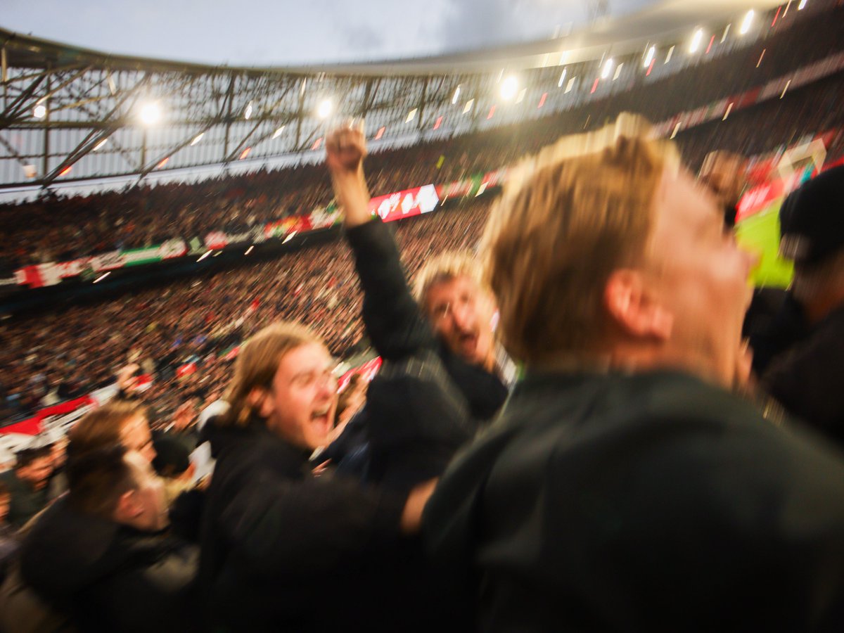 FRFC1908's tweet photo. De Kuip vol met spandoeken. Een brullend stadion. 2-0 overwinning. Wat wil je nog meer? Op naar woensdag. En hang je spandoek weer op! https://t.co/Hv3BoFVB4F