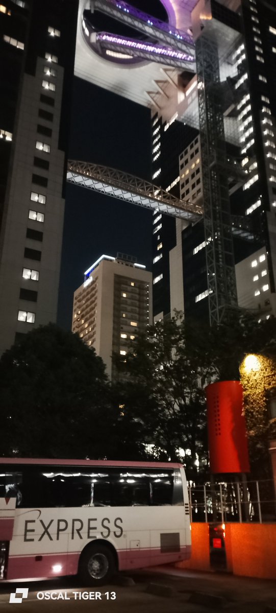 mauria344's tweet photo. 途中渋滞していて10分遅れでWILLERバスターミナル大阪梅田に到着
夜風が涼しいです
アラサー位の女性運転手さんが運転しながら4ヶ国語でアナウンスしていてスゲーと思いました https://t.co/iCyrE21R7x