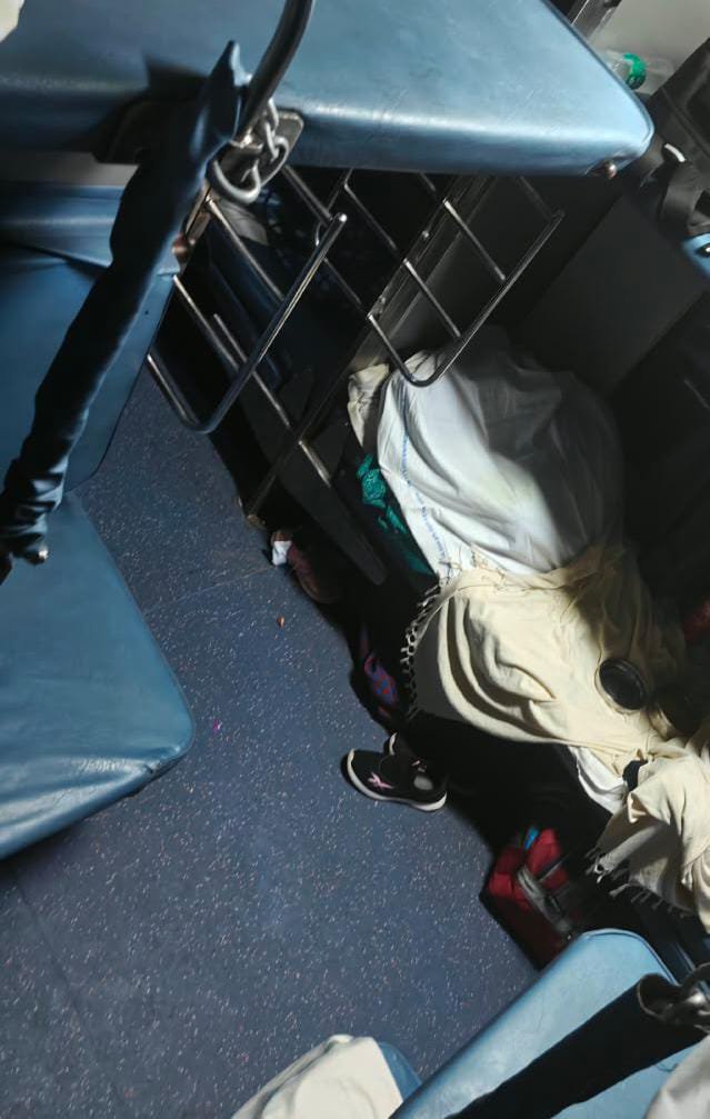 Bhumi__M026's tweet photo. My sister was travelling from Pune to Patna in 3rd AC. She had a side upper berth and was peacefully sleeping as the train was already running late.

Around 10 PM, an elderly woman boarded the train at a station. She had been allotted the side upper berth.

Seeing a young boy sitting on the side lower berth, she politely said, “Beta, I have severe back pain. Could you please let me sit on the lower berth? You can take my upper berth.”

What the boy replied next left everyone around completely surprised… ❤️🚆

Sometimes, a few words are enough to show the true character of a person. 1/2