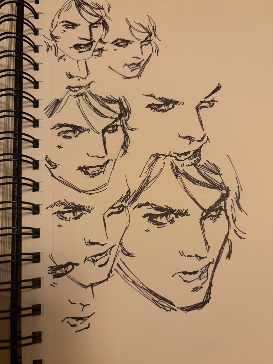 mik3yrising's tweet photo. saturday: work til 11pm. get home. eat some grapes. spend 3 hours drawing the same photo of gerard way https://t.co/V258nft1hP