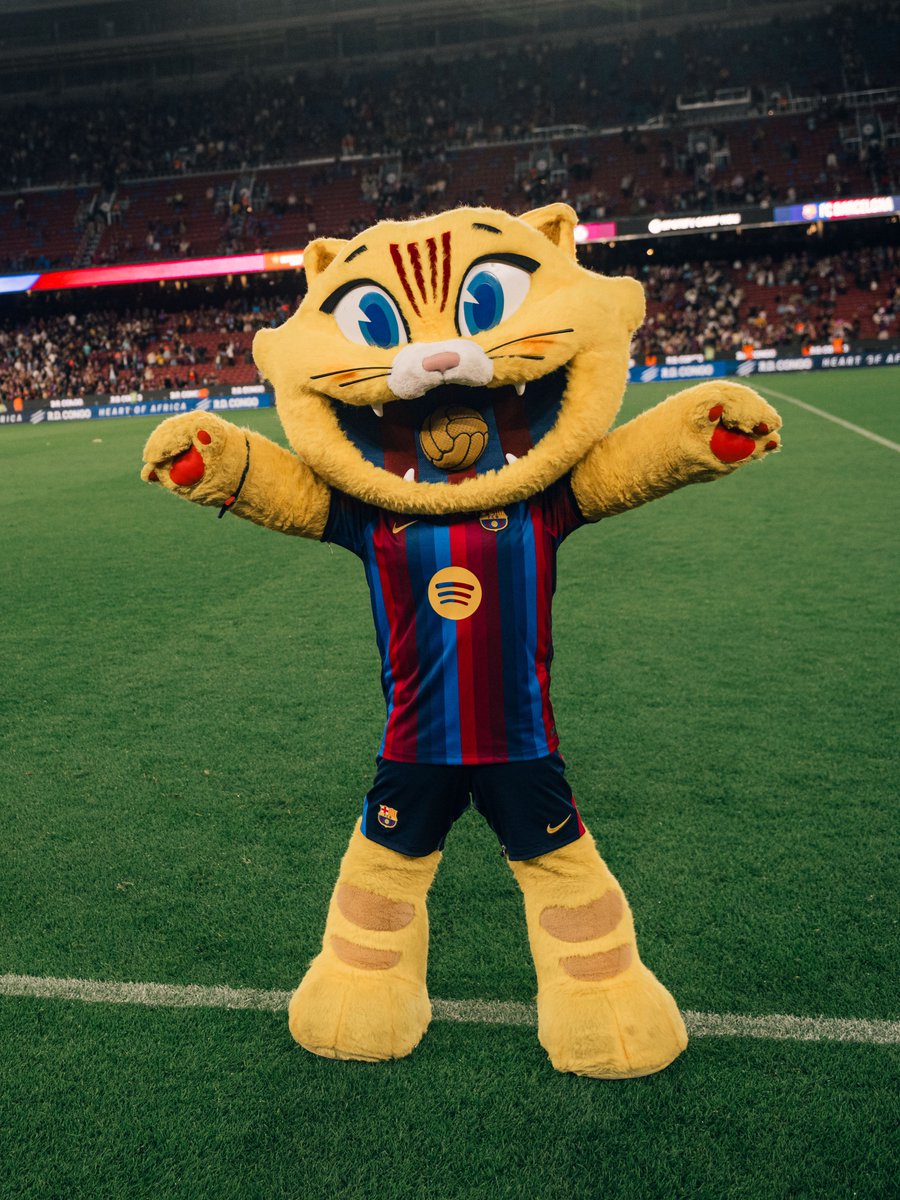 FCBarcelona's tweet photo. The world’s best mascot 😽 https://t.co/4y71M4Gl09
