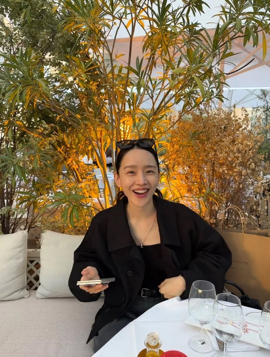 shinhaesunintl's tweet photo. [261010] Hae Sun's IG post!
Hae Sun and Paris goes so well❣️

#ShinHaeSun #신혜선 #申惠善 https://t.co/KaFfsGZnoE
